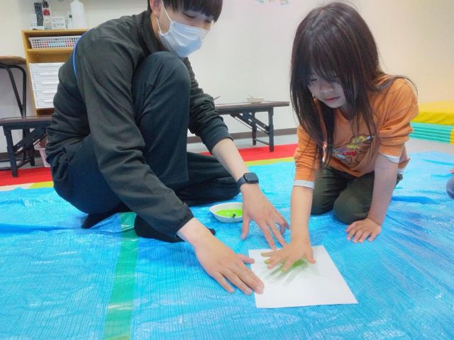 5/5はこどもの日！
みんなの手形で大きな鯉のぼりを作りました🎏
放課後等デイサービス #放課後デイサービス #放デイ #ウィズユー #ウィズ・ユー #療育 #発達障害 #ダウン症 #自閉症スペクトラム #自閉症 #ASD #障害児 #知的障害 #関西 #近畿 #天王寺動物園  #大阪府 #大阪 #兵庫県 #兵庫 #堺市 #堺 #三木市 #三木  #療育 #療育プログラム
