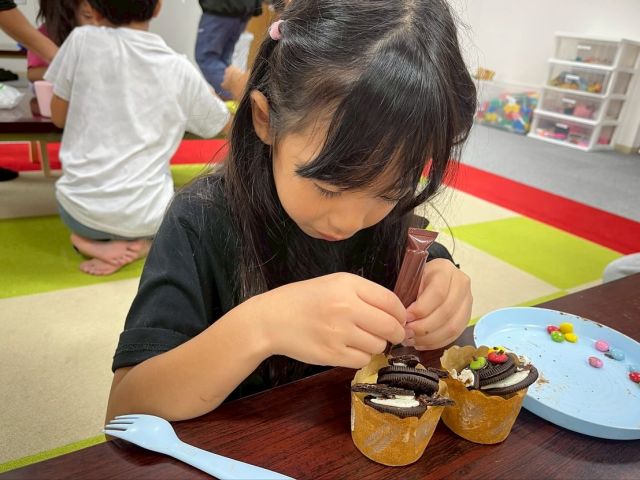 ハロウィンのカップケーキ作りをしました🧁
たくさんトッピングして、美味しそうなカップケーキの完成です✨

#ウィズユー #ウィズ・ユー #療育 #療育プログラム #放課後等デイサービス #放課後デイサービス #放デイ #発達障害 #自閉症 #自閉症スペクトラム #ダウン症 #asd #知的障害 #障害児 #関西 #近畿 #大阪 #大阪府 #堺 #堺市 #大阪市 #not預かり #ちゃんと療育 #ハロウィン