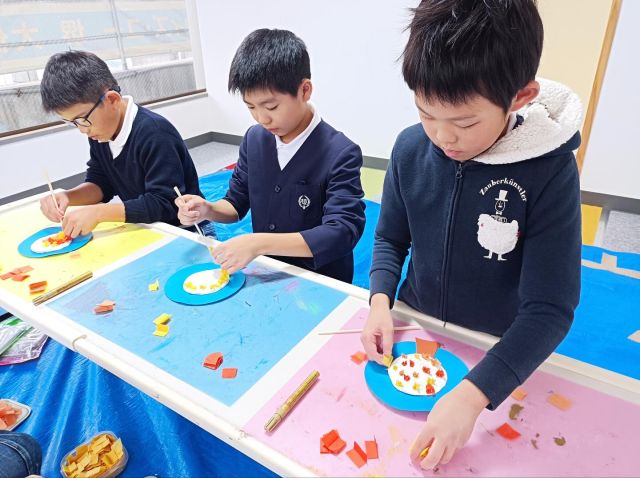 粘土に花紙を差して、秋の紅葉をつくりました！
みんな真剣な表情で取り組んでいます✨

#ウィズ・ユー #ウィズユー #療育 #療育プログラム #放課後デイサービス #放課後等デイサービス #放デイ #発達障害 #自閉症 #自閉症スペクトラム #ダウン症 #asd #知的障害 #障害児 #関西 #近畿 #大阪 #大阪府 #大阪市 #堺市 #堺 #not預かり #ちゃんと療育 #工作