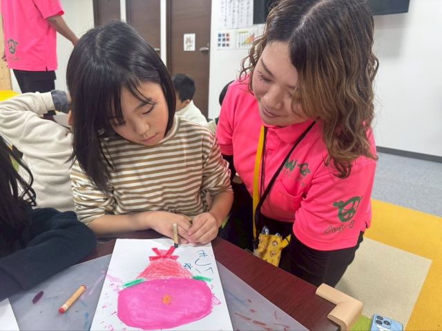 勤労感謝の日のメッセージカードを作りました！
風船に絵の具をつけスタンプのようにして、素敵な花束が完成しました💐

#ウィズユー #ウィズ・ユー #放課後等デイサービス #放課後デイサービス #放課後デイ #放デイ #療育 #療育プログラム #発達障害 #自閉症 #自閉症スペクトラム #ダウン症 #asd #知的障害 #障害児 #関西 #近畿 #大阪 #大阪府 #大阪市 #堺 #堺市 #not預かり #ちゃんと療育 #勤労感謝の日